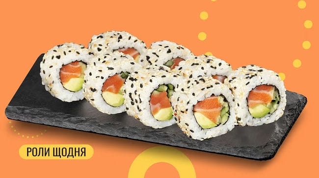 Страва Каліфорнія з копченим лососем в кунжуті меню We Sushi Каліфорнія з копченим лососем в кунжуті меню We Sushi